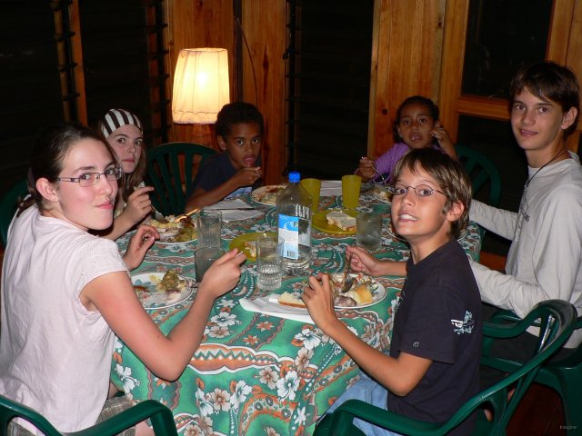 85- Les enfants se regalent 
